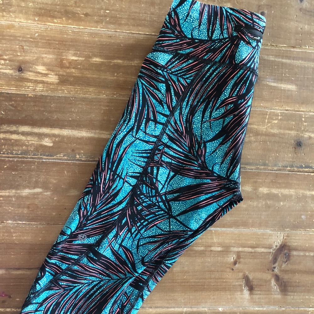 Lululemon high times palm print Capri size 8
